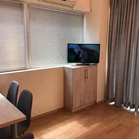 Apartment първа линия лазур