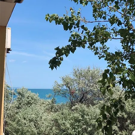 първа линия лазур Apartment Pomorie